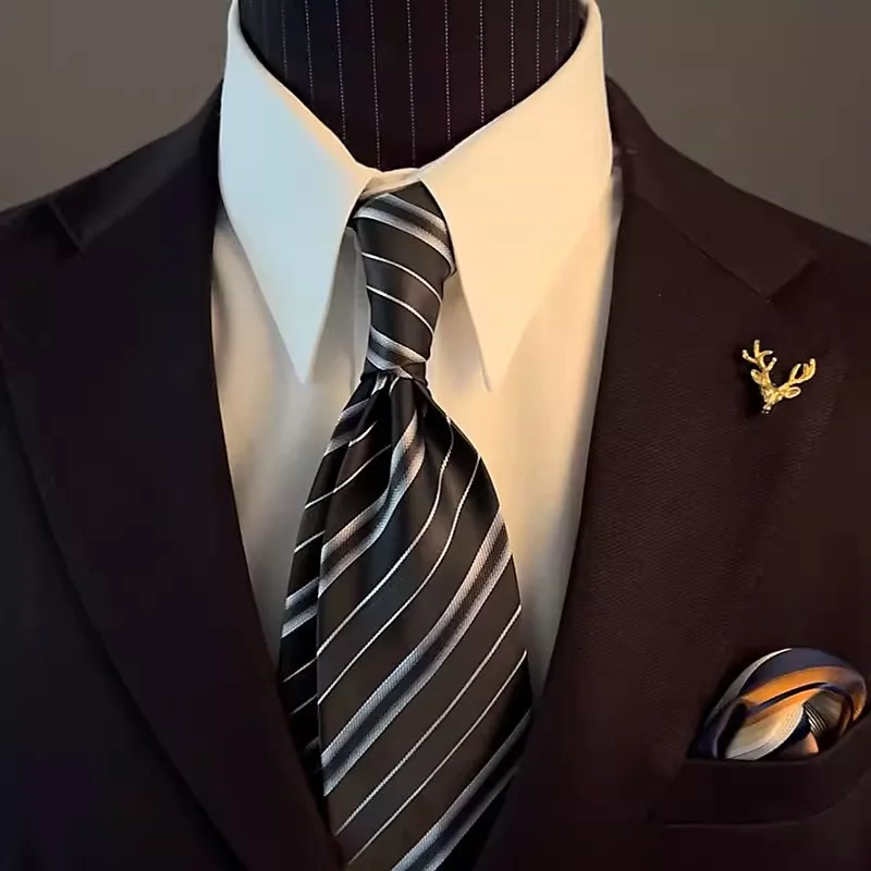 เน็คไทน้ําหนักเบาตัดอิตาลีขนาด 8.5 ซม. - ลายทางสีดําทึบหรูหราสําหรับผู้ชาย, British Professional Edge และสไตล์สูทลําลองอัจฉริยะ