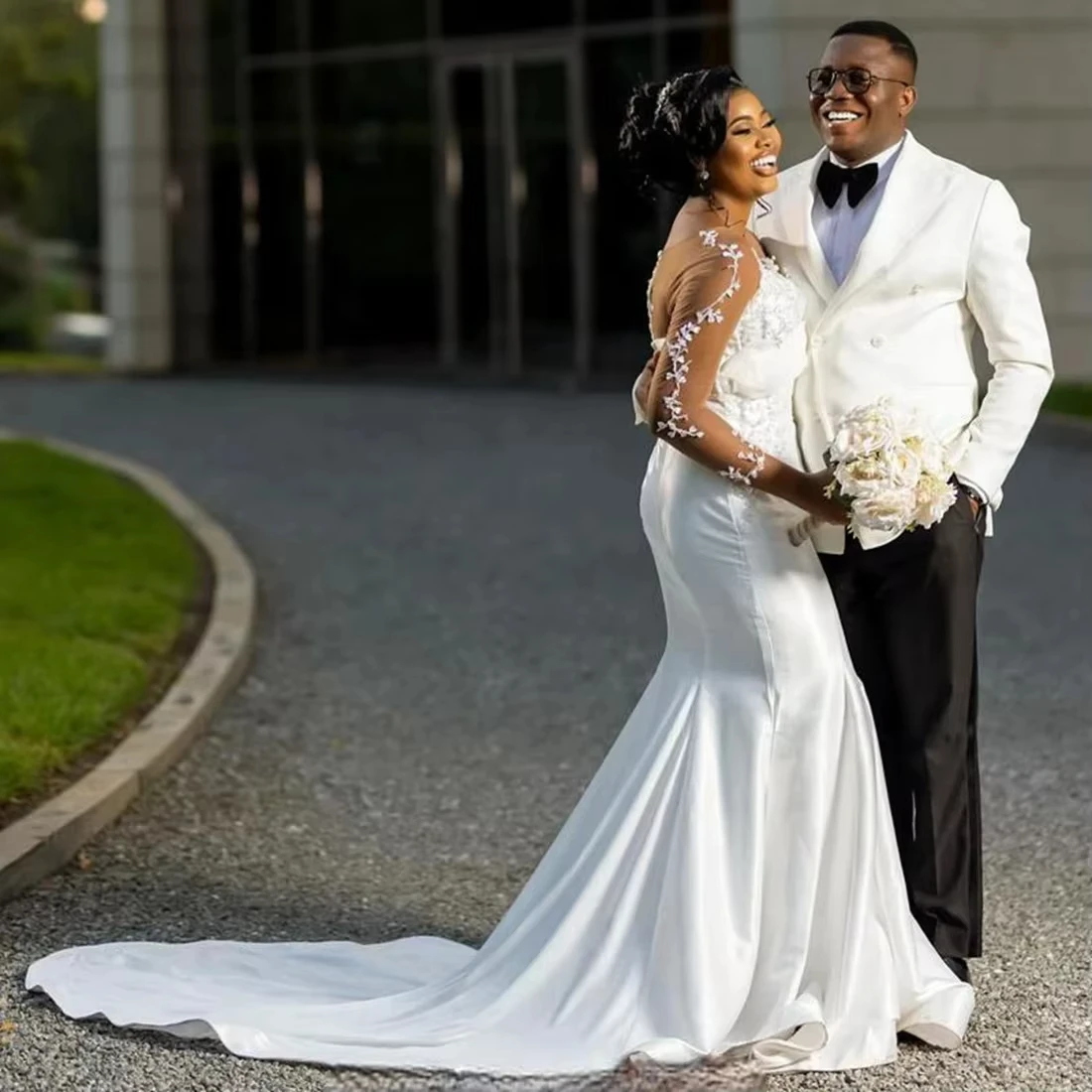 تخصيص مغرفة الدانتيل يزين فستان الزفاف للعروس الزواج ذيل شابيل حديقة الأفريقية طويلة الأكمام زي العرائس