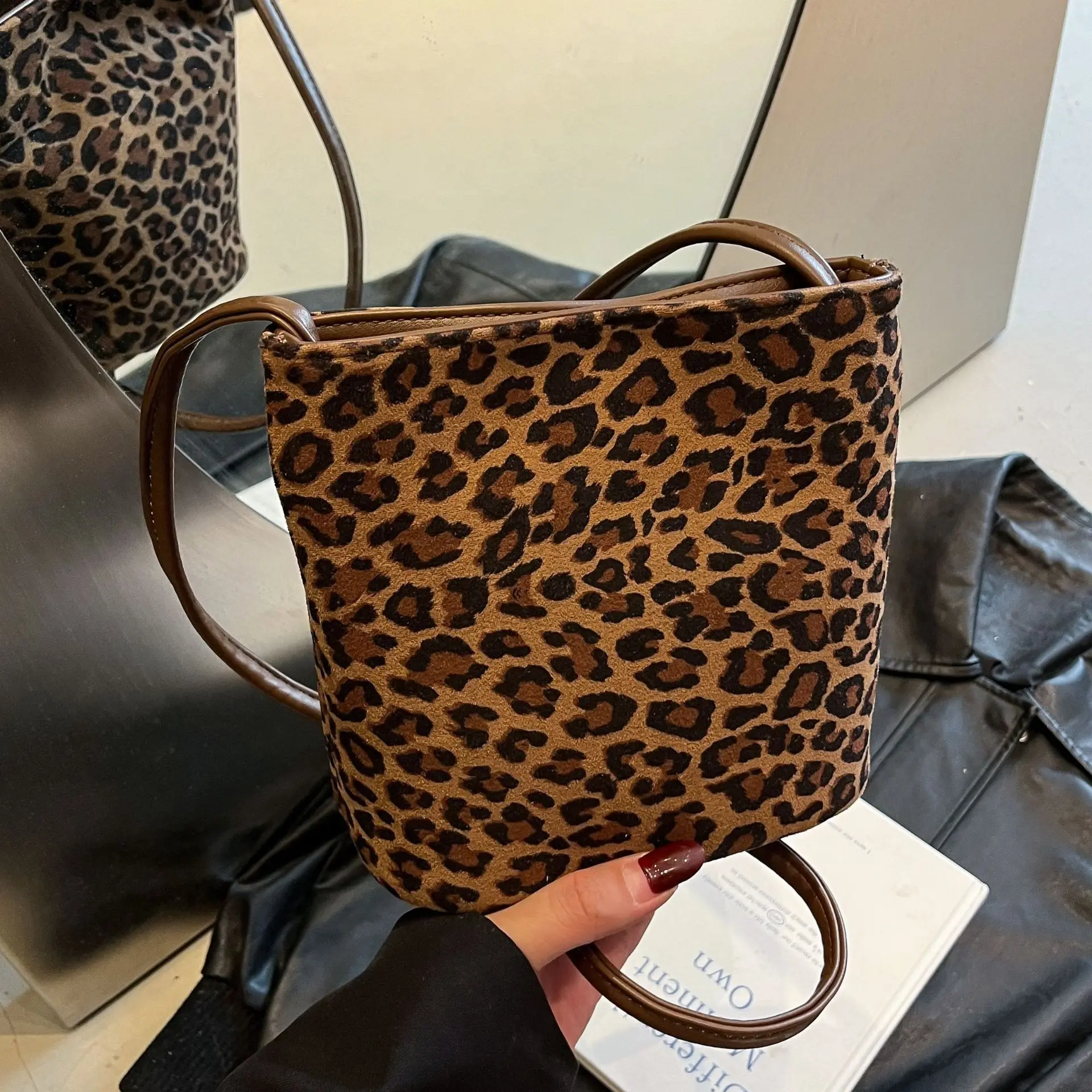 moda-leopardo-impressao-crossbody-sacos-para-mulheres-high-end-commuter-retro-falso-camurca-balde-saco-tendencia-casual-sacos-de-ombro