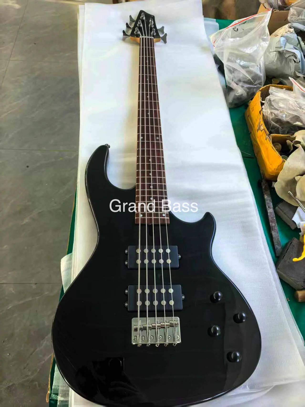 immediate delivery, Custom 5 Strings GWL MK3 Style Electric Guitar Bass in Glossing Black