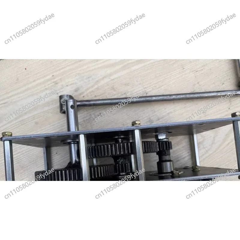 220V V2000 Watt W Hand Cranked Generator 50Hz AC Household Speed Increasing Gearbox Brushless Neodymium Iron Boron