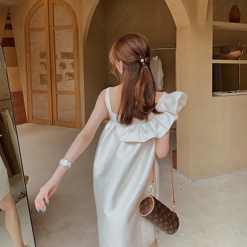 Shpmishal French Fashionable Ruffle Edge Sling Dress for Women's 2024 Summer New Design Feel White Dress Trend Female Clothing