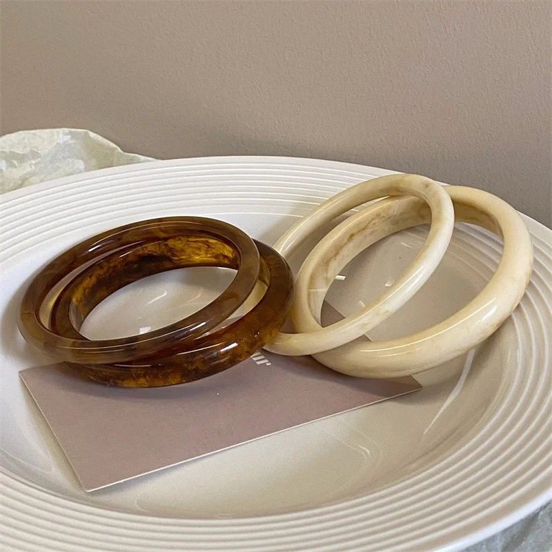 4pcs Elegant Retro Acrylic Bracelet Set for Women Fashion Punk Simple Resin Stackable Bangle Boho Daily Wear Party Jewelry Gifts