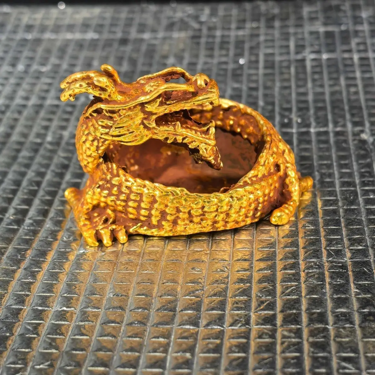 Gilt Coiled Dragon pen wash ashtray Ornament Decoration Tea Pet Figurines Desk Decor Accessories