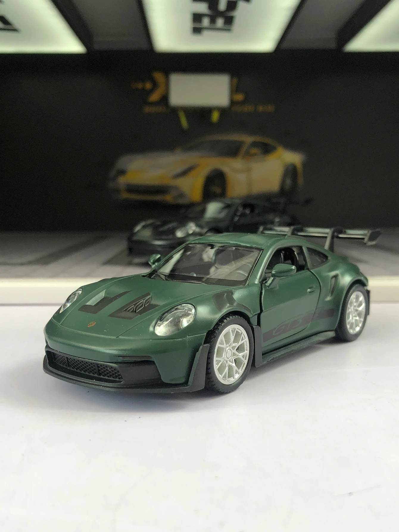 

RMZ City 1:36 simulation zinc alloy Porsche 911 GT3 RS model car, static ornament, metal collectible gift car