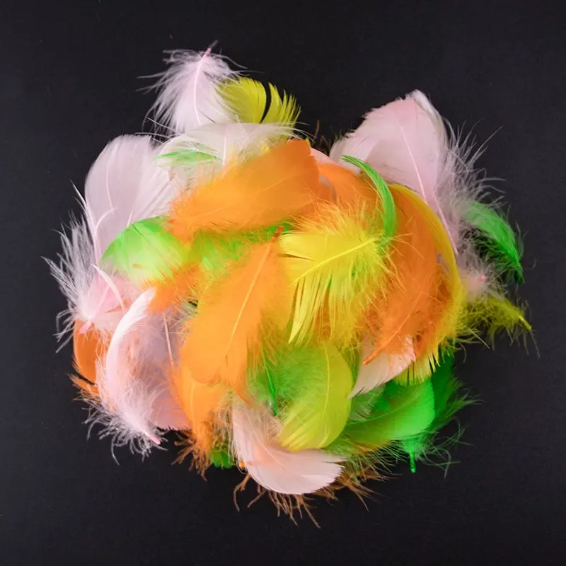 

100pcs/pack white Goose Feathers 4-8cm Dyed Colorful Float Swan feathers for Home Decoration Craft DIY Wedding Jewelry Access