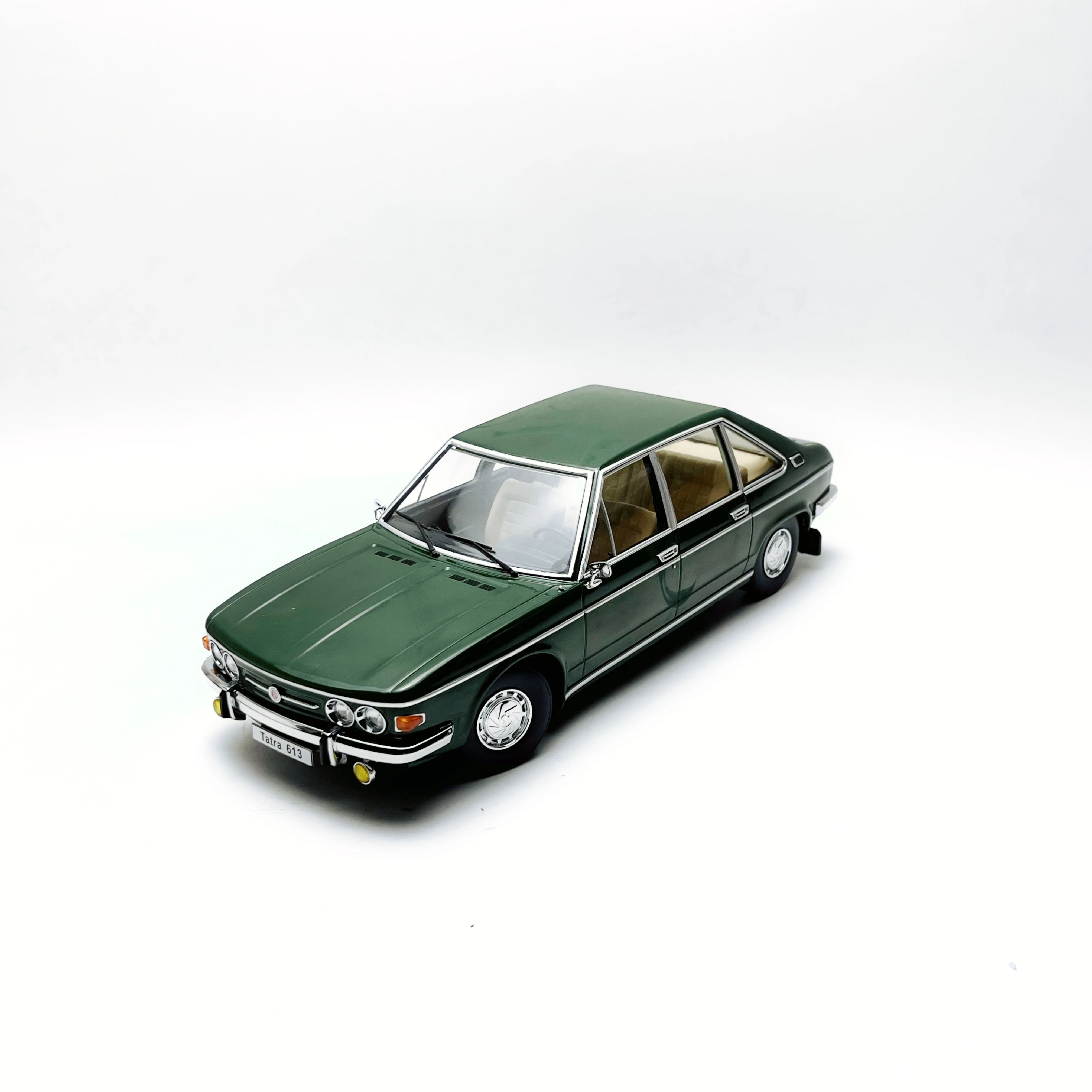modelo-de-coche-de-aleacion-verde-triple9-tatra-613-escala-1-18-juguete-coleccionable-regalo-adorno-de-exhibicion-de-recuerdo