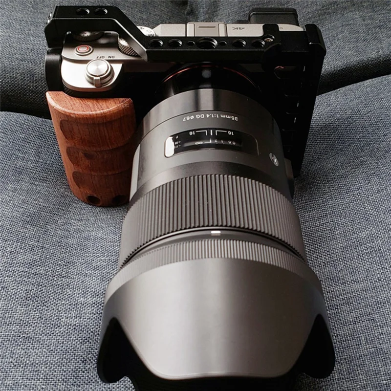 Good Camera Cage for Sony A7C Camera with Wooden Handle Protection Frame Housing Cage Handle with Cold Shoe