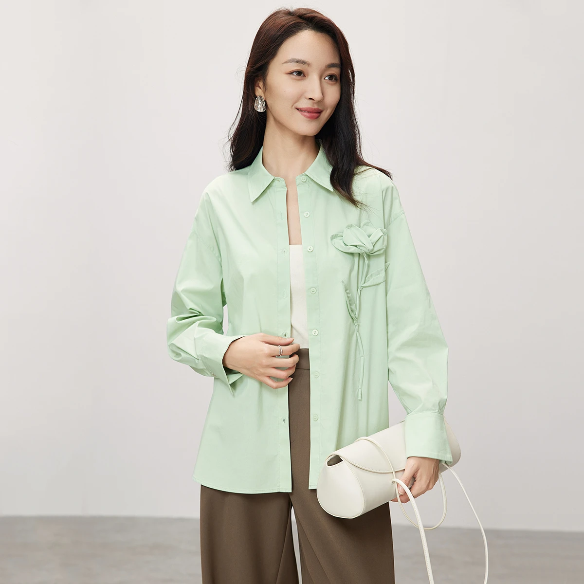 

SENTUBILA Oversized Long Sleeve Shirt Tops for Women 2026 Spring New Three-dimensional Flower Button Down Blouses 151C80078X