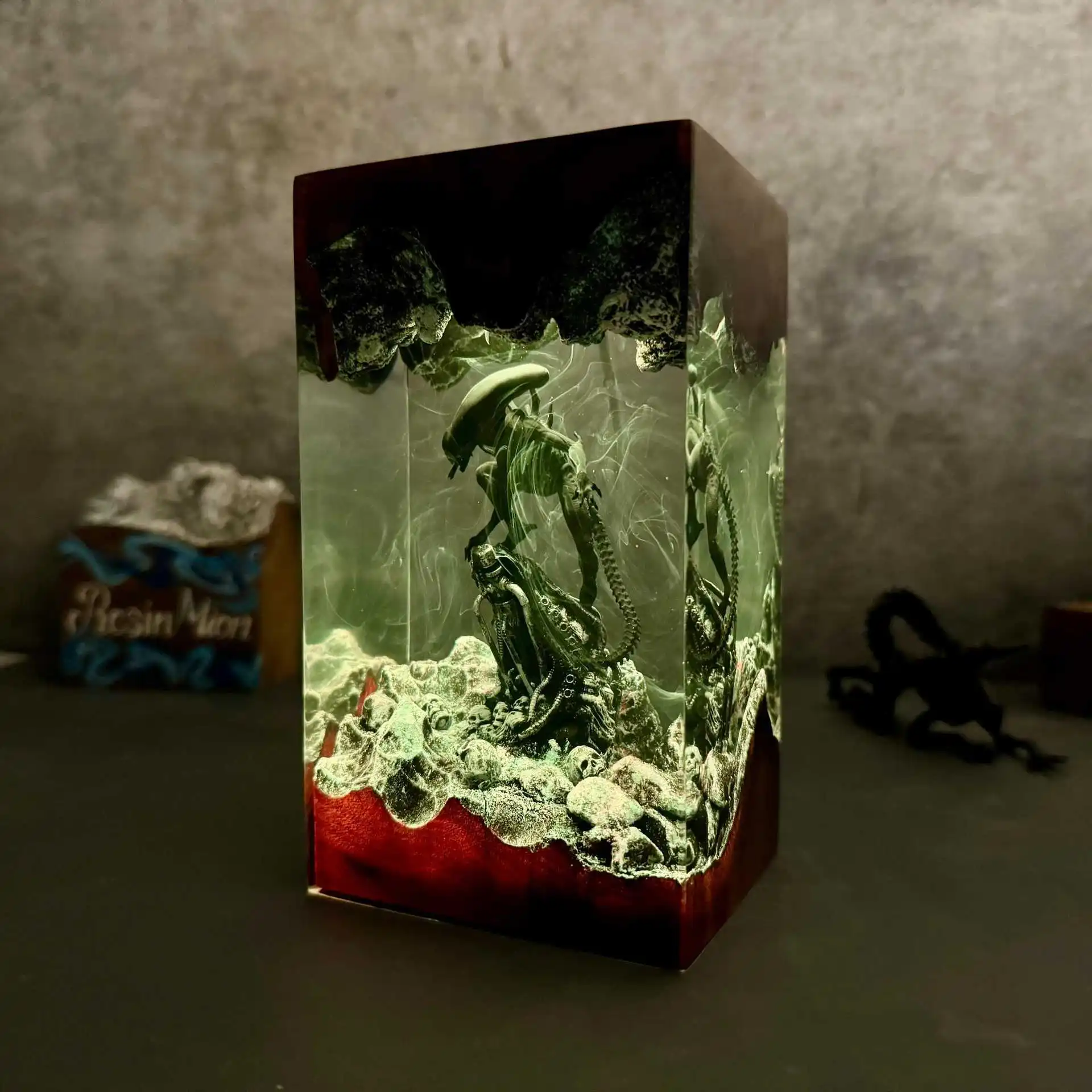 ZZ Handicraft Resin Ambient Lamp Cosmic Extraterrestrial Creature Micro Landscape Light Meaningful Gift for Film Enthusiasts
