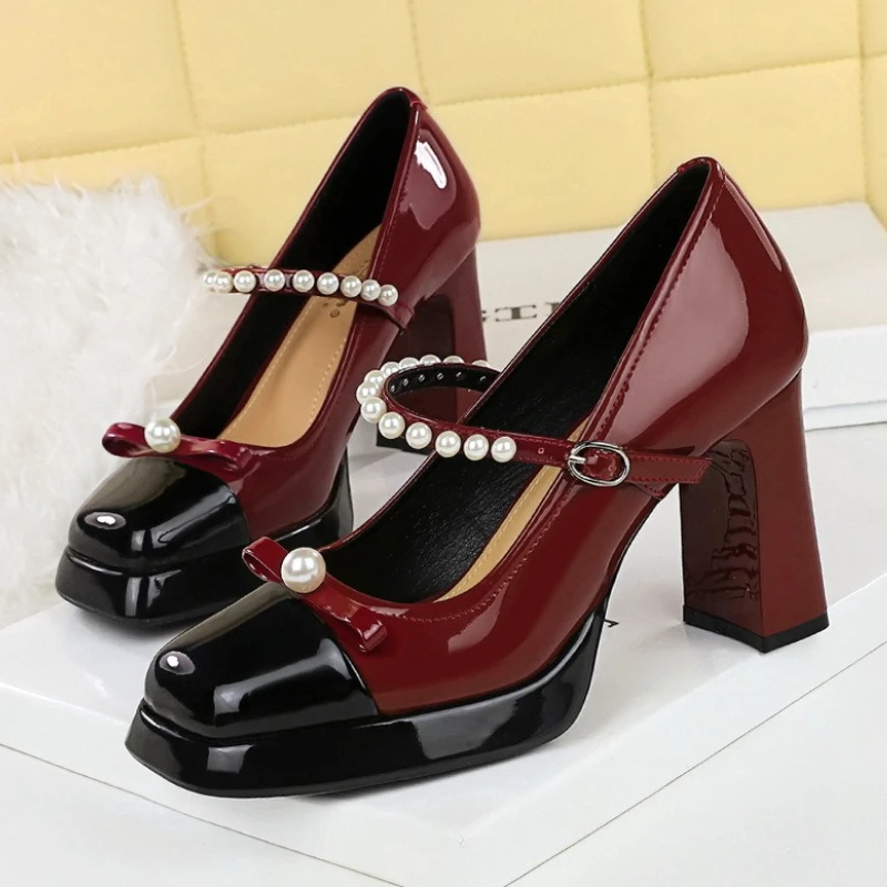 

Роскошные туфли Мэри Джейн из лакированной кожи на массивном каблуке, женские модельные туфли с разноцветными бусинами, модные туфли-лодочки на платформе с пряжкой