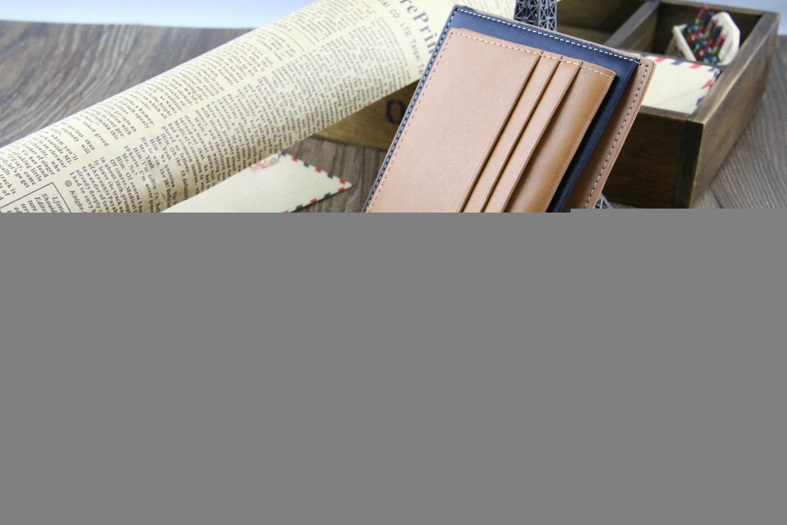 محفظة رجالية ثنائية الطي مع نافذة الهوية وجيب أمامي وفتحات بطاقات متعددة وحقيبة كلاتش من جلد البولي يوريثان #2