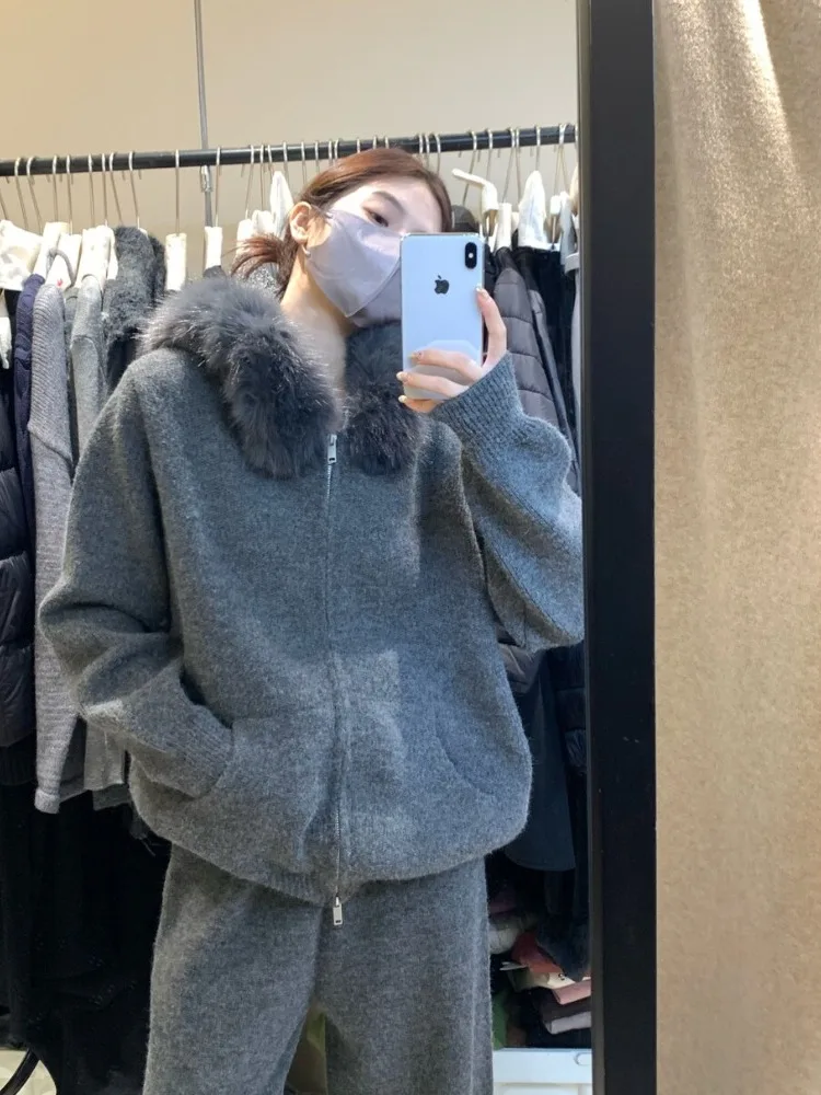 

Корейский женский комплект Lazy Faion с большим меховым воротником, вязаный свитер, пальто, повседневные брюки, зимняя коллекция 2025