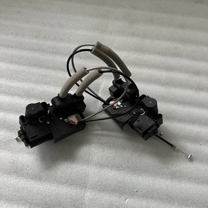 Front Door Lock Actuator  LH 7121034021 RH 7122034001 For Ssangyong Korando C New Actyon