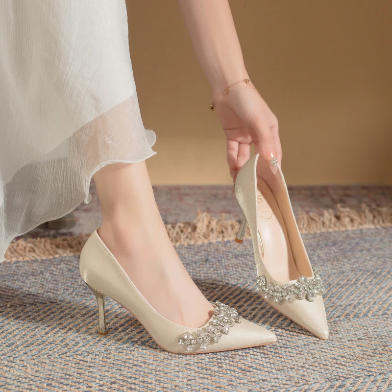 Zapatos de boda para mujer, vestido de novia principal 2025, tacones altos color champán, zapatos de novia Xiuhe burdeos, zapatos individuales de tacón medio