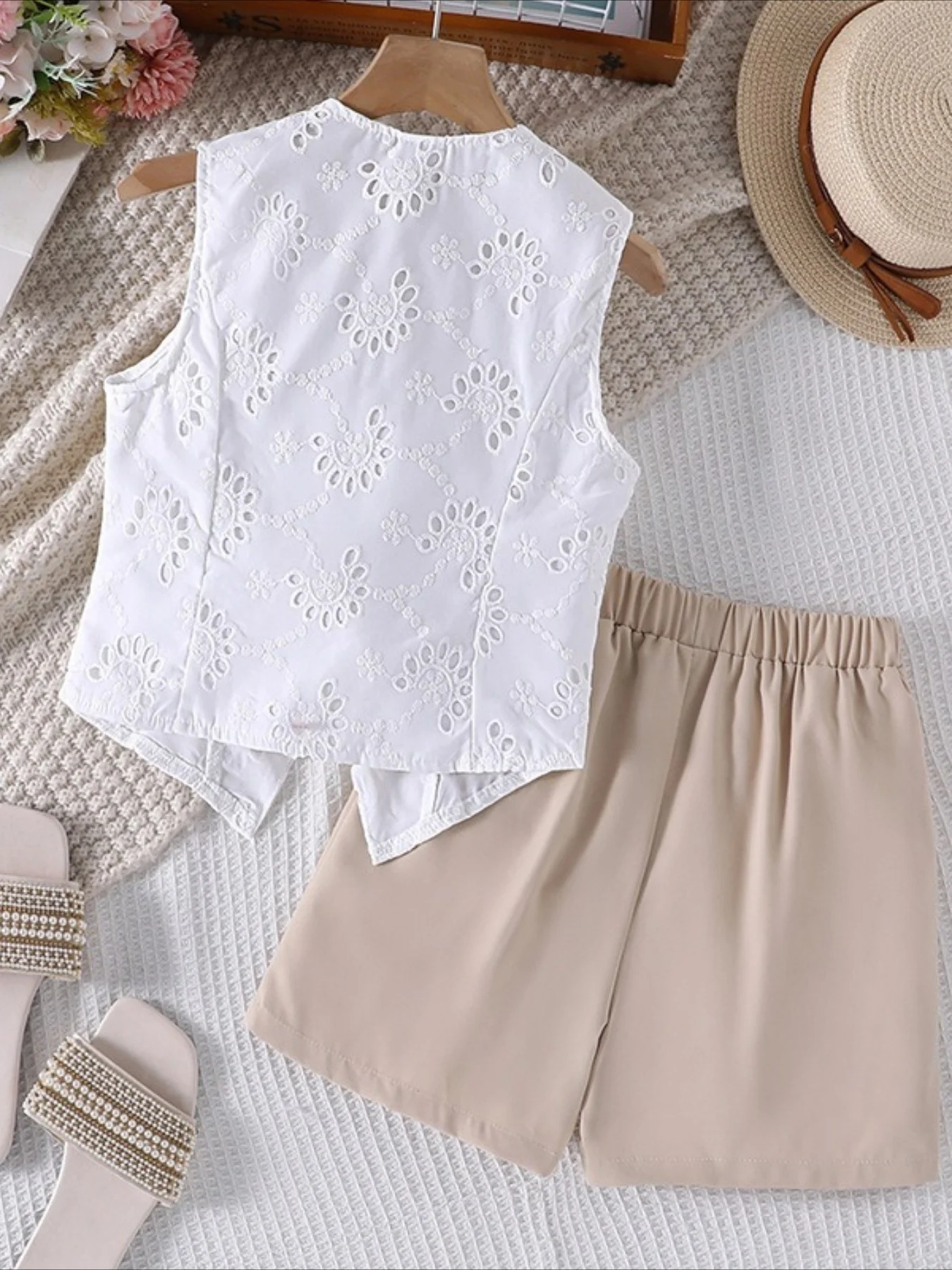 Girls' Outfit Spring/Summer New Style V-neck Hook Flower Vest Small Vest Casual Shorts Two Piece Set