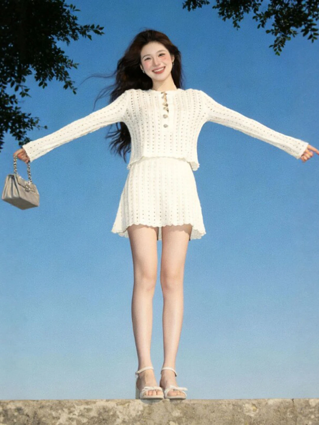 

Мягкий вязаный комплект из топа и юбки в уникальном стиле, весна 2026: модный, комфортный, теплый, средней эластичности, с круглым вырезом