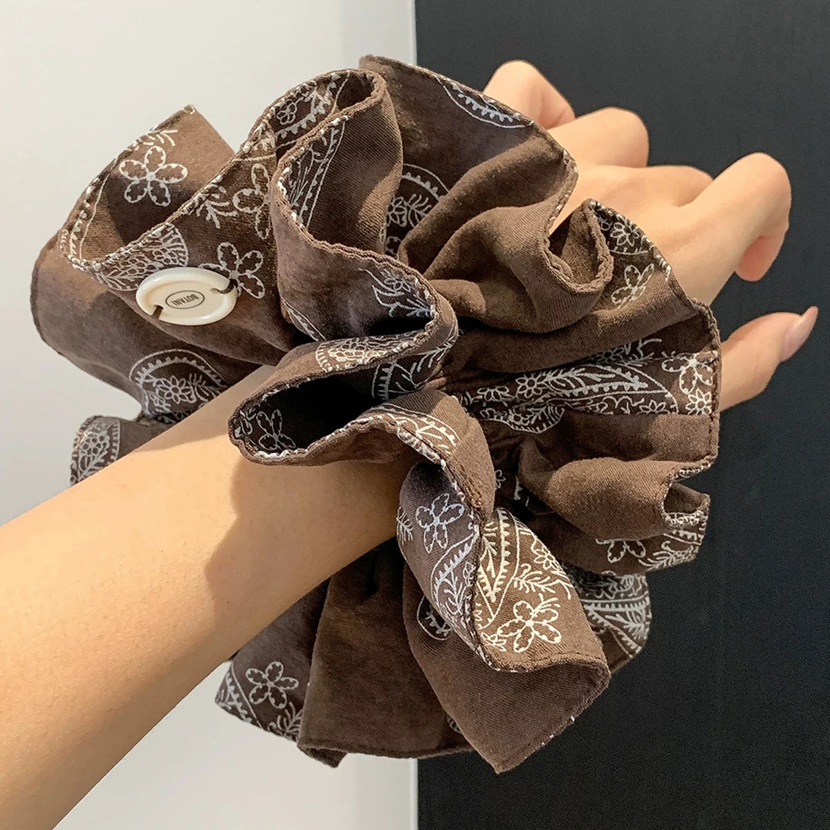 Koreanischer Retro-Haargummi mit Cashewblütenmuster, doppellagig, für große Haarsträhnen, hochwertiges und vielseitiges Haarband für eine niedrige Pferdeschwanzfrisur. – Detail 5
