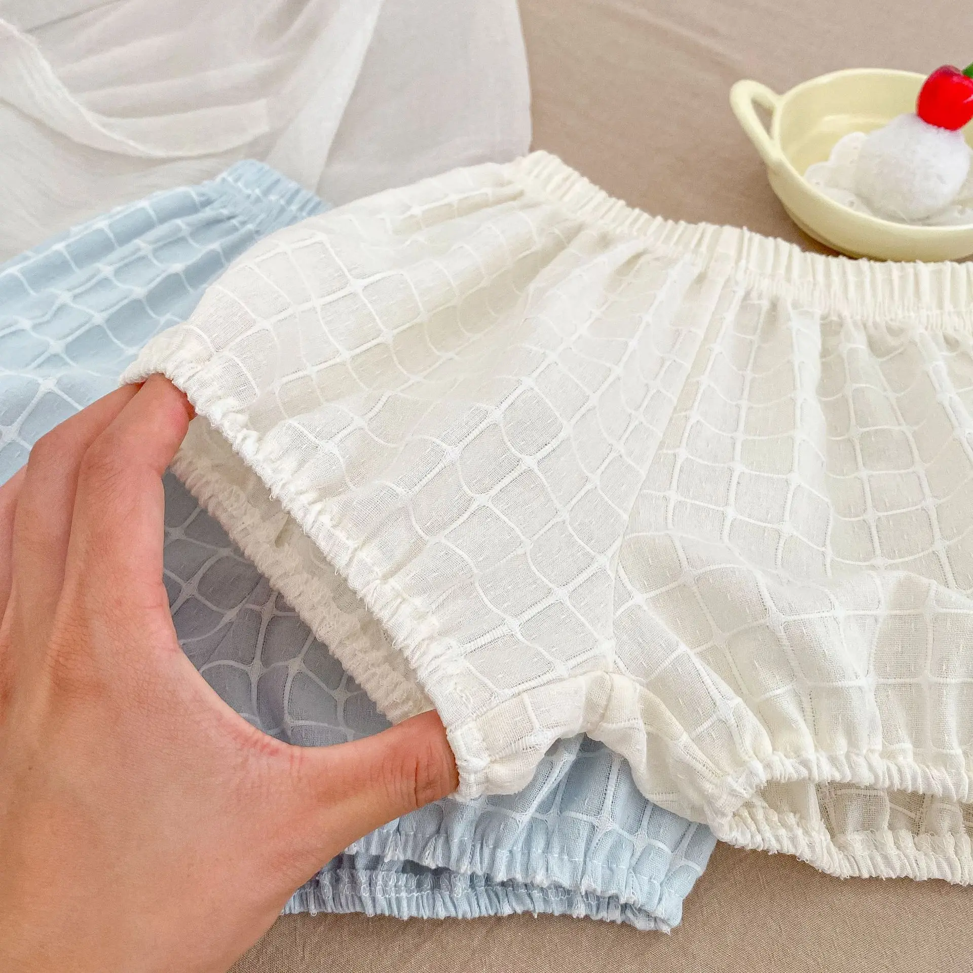 Bild 4: 2026 Neues Mädchen-Sommer-Set, Elegantes Mädchen-Set mit Kariertem Spitzen-Top ohne Ärmel und Blumenmuster-Shorts, Zweiteiliges Set