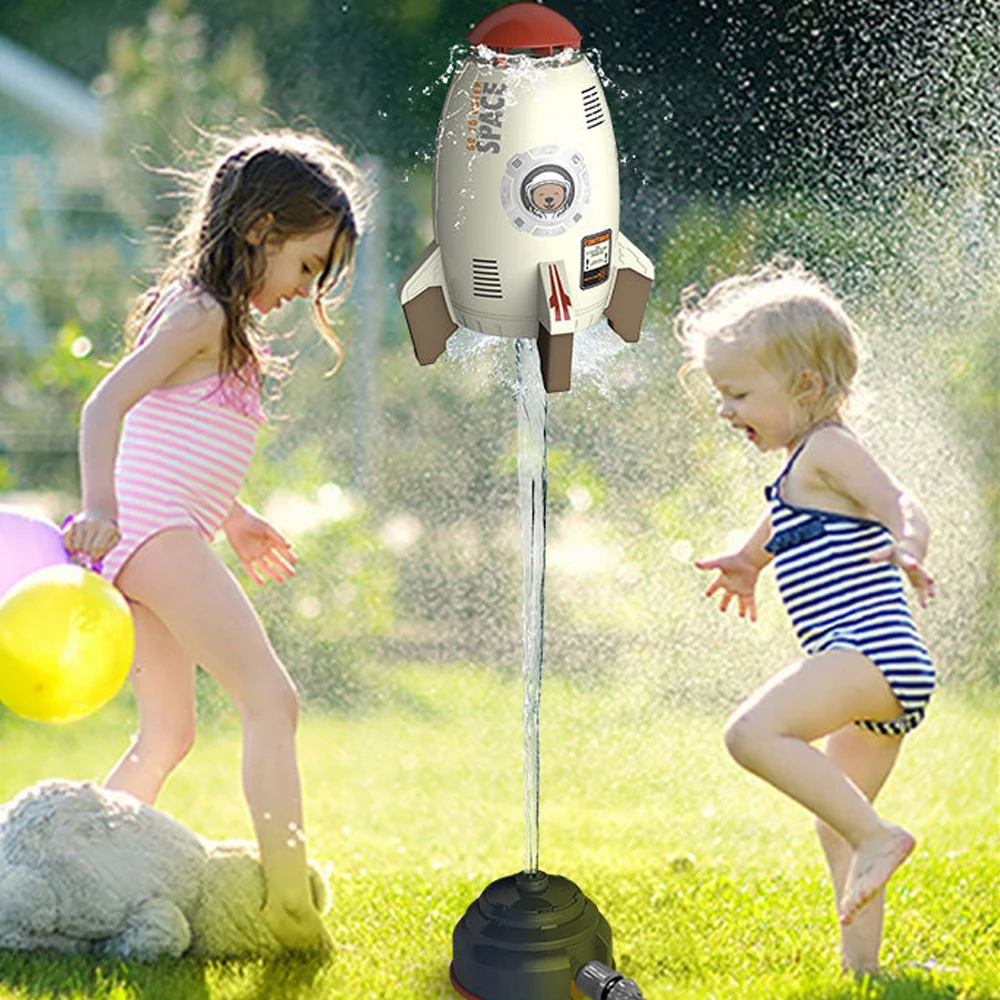 Irrigatore pistola ad acqua Yard Space Launcher Blaster Spinning Flying Splash Water Amusement giocattoli all'aperto regali per la giornata dei bambini