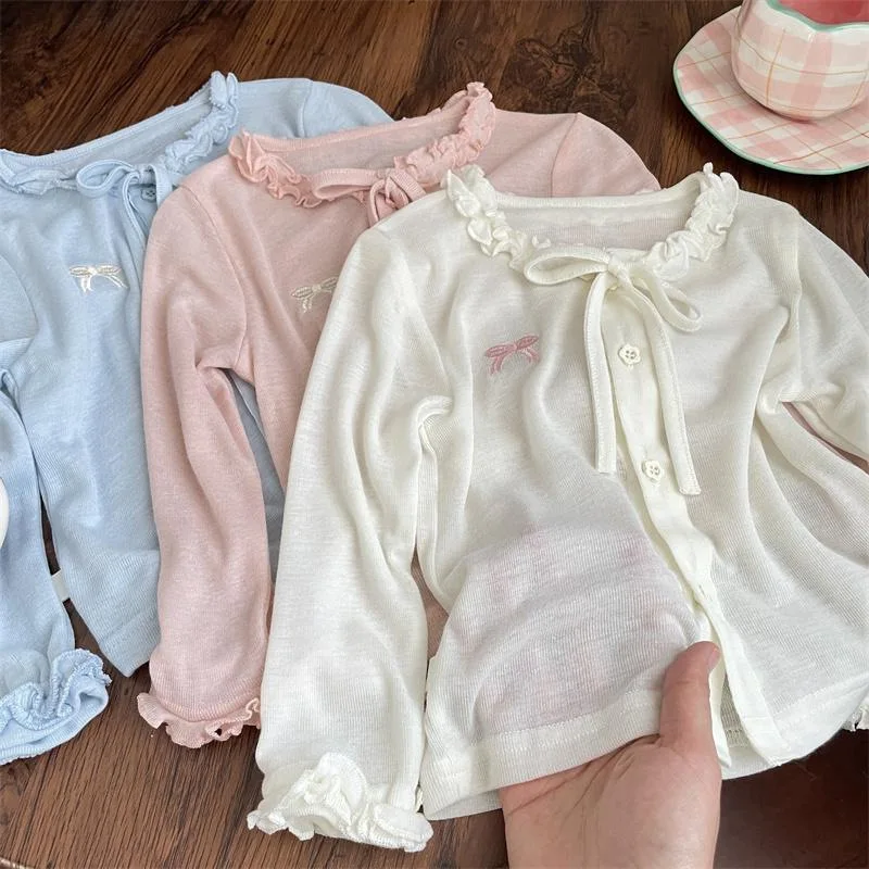 

Летнее солнцезащитное пальто с длинными рукавами для маленьких девочек, тонкий кардиган с милой вышивкой в ​​виде бантика, модная детская верхняя одежда в корейском стиле