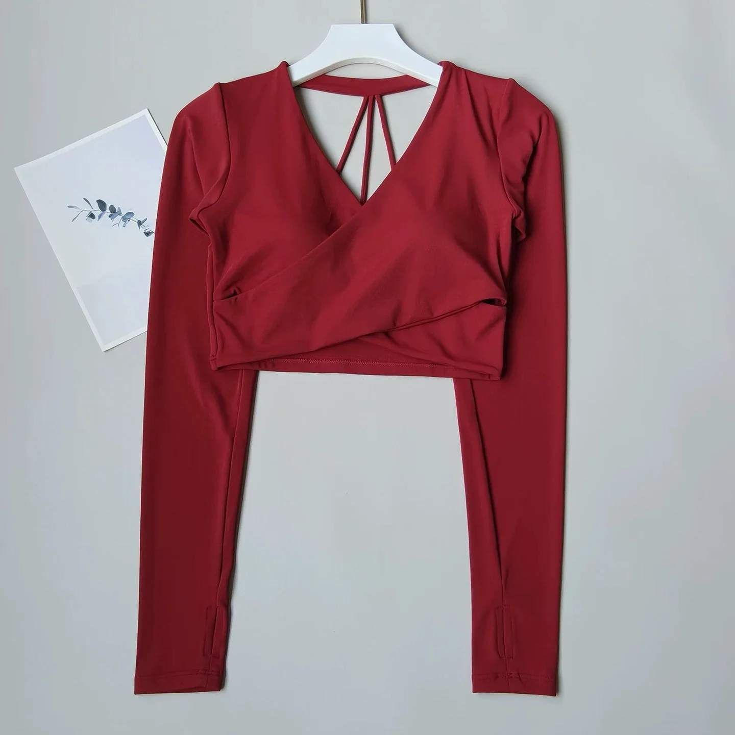 Kurzes Langarm-Yoga-Fitness-Outfit für Damen mit Brustpolstern für Yoga, Pilates und Workout – Detail 5