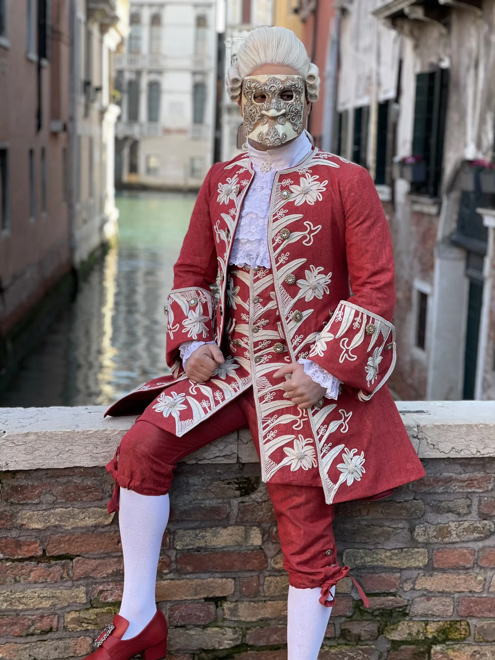

Victorian Royal Court King Prince Rococo Baroque Costume 18th Century Men's Gorgeous Embroidery Tuxedo Suit Wedding Ball Gown