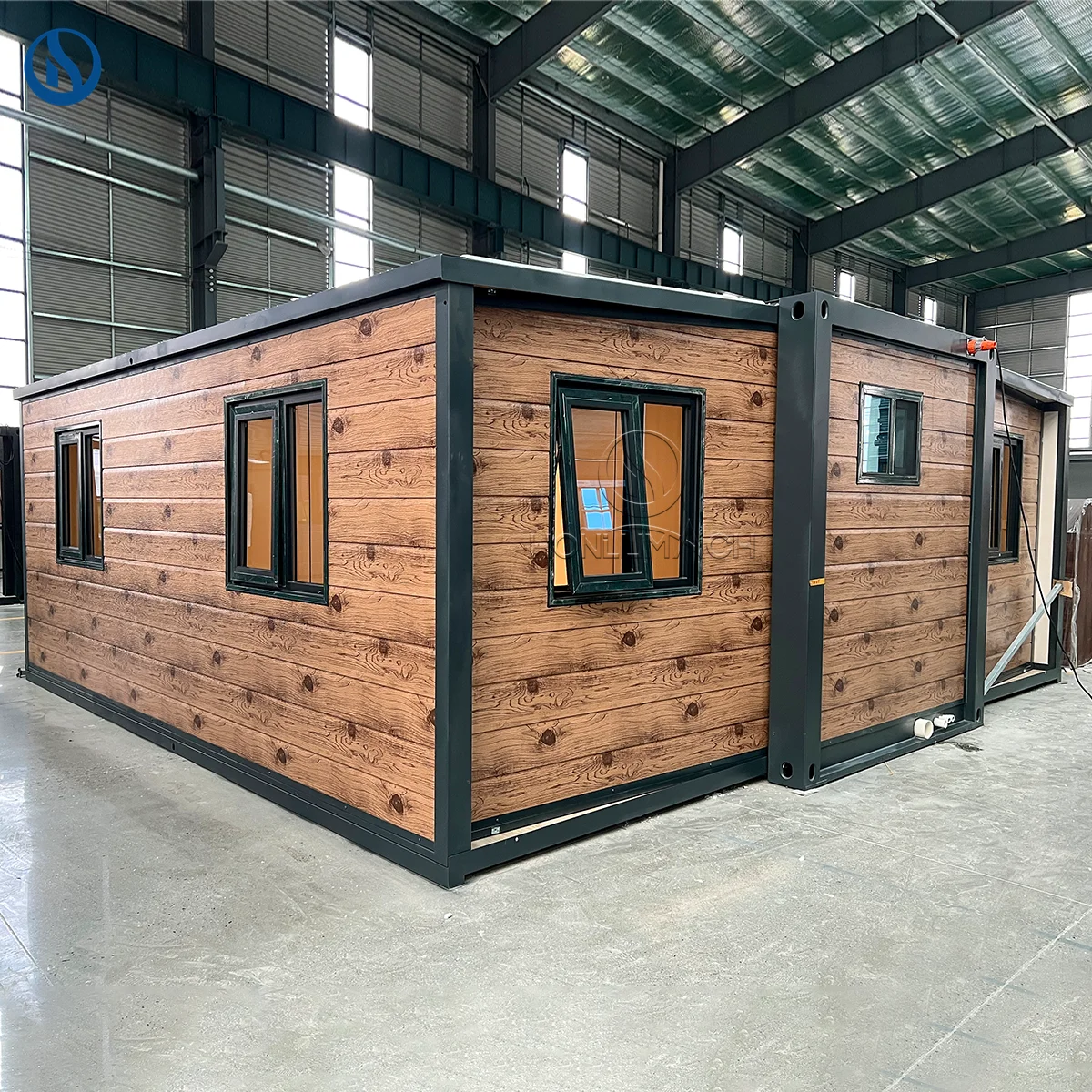 Customized Modern Luxury Prefab Villa 20ft 40ft Expandable Steel Structure Portable Modular Container Home 1-4 Bedroom