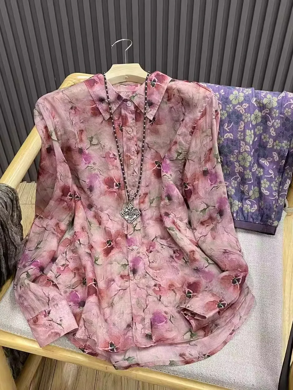 カジュアルな長袖コットンリネン女性用トップス、花柄プリント、重ね着に最適、万能なベーストップ、春と秋に快適で通気性...