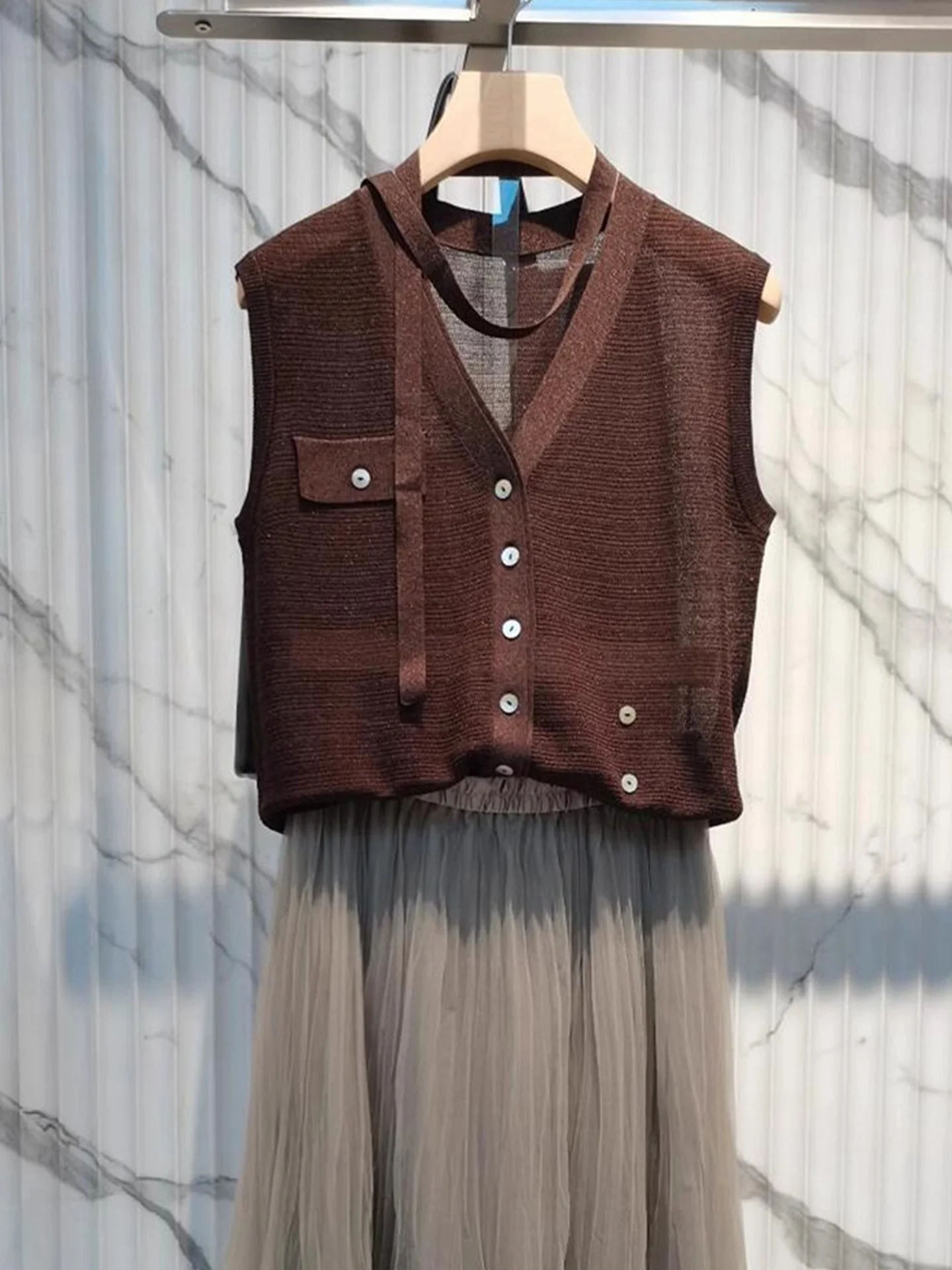 

Простой женский жилет из ледяного шелка в стиле ретро, свободный дышащий вязаный летний удобный базовый жилет на одной пуговице