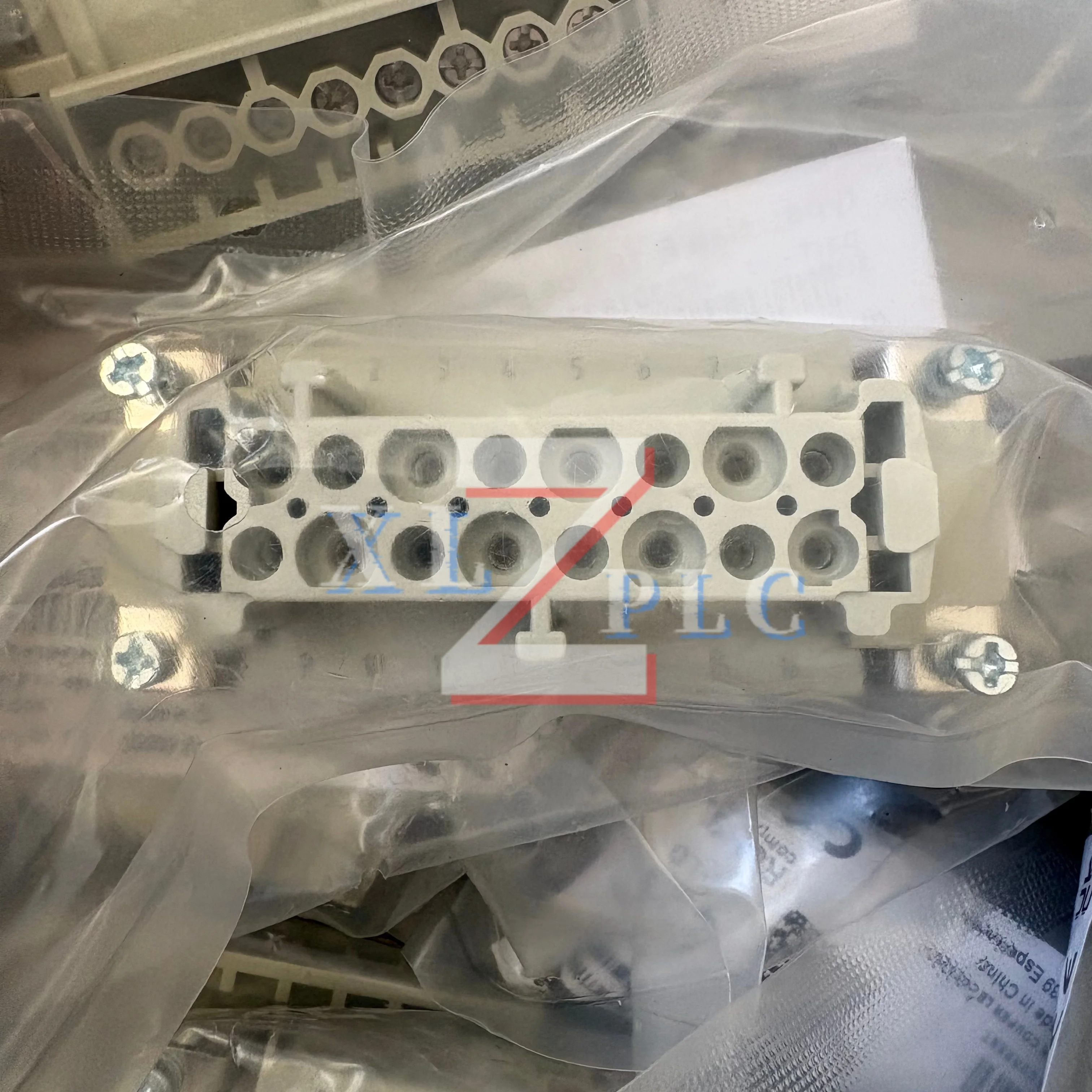 New Original 09330162701 Han-16E-F-s Connector Female Plug Core