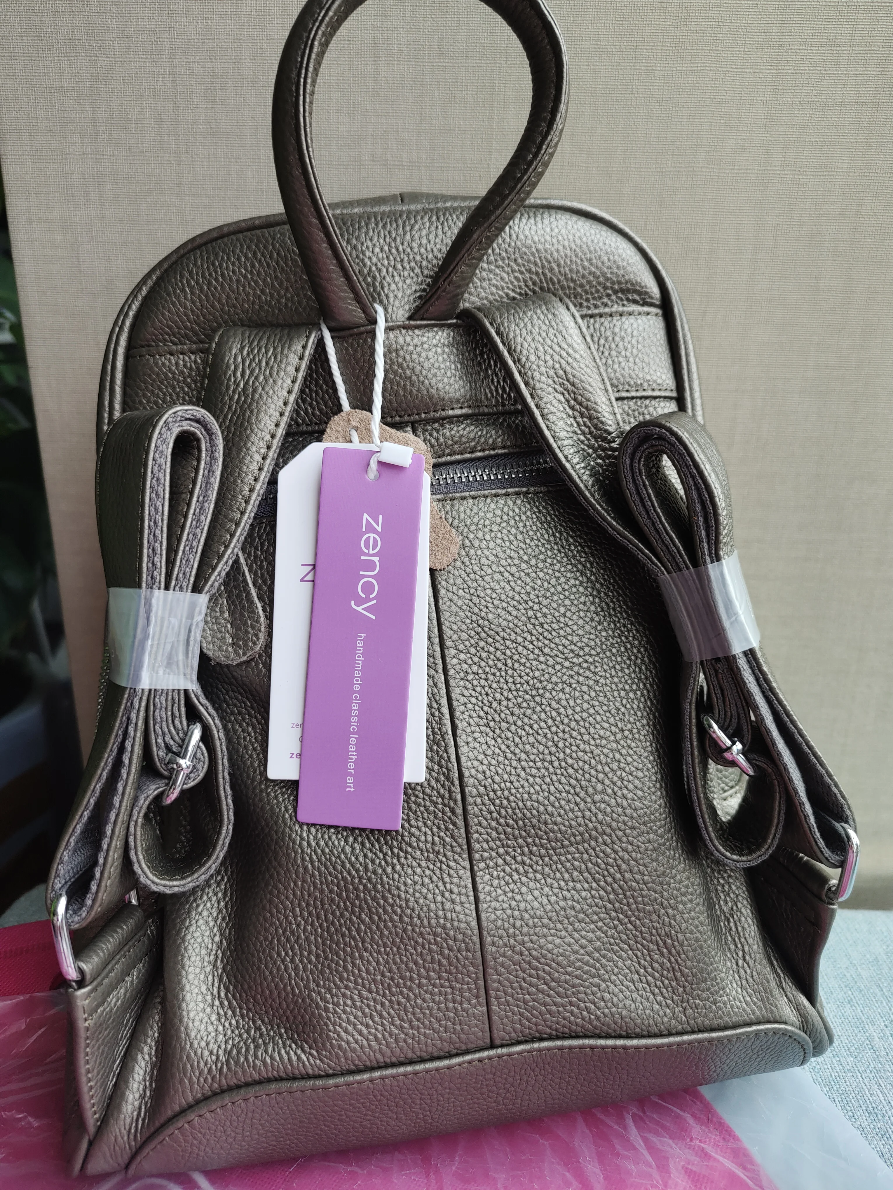 Zency Damen-Rucksack aus 100% Echtleder, Modischer Bronze-Rucksack mit Großer Kapazität und Vielen Taschen, Einfacher Tagesrucksack für die Arbeit – Detail 9
