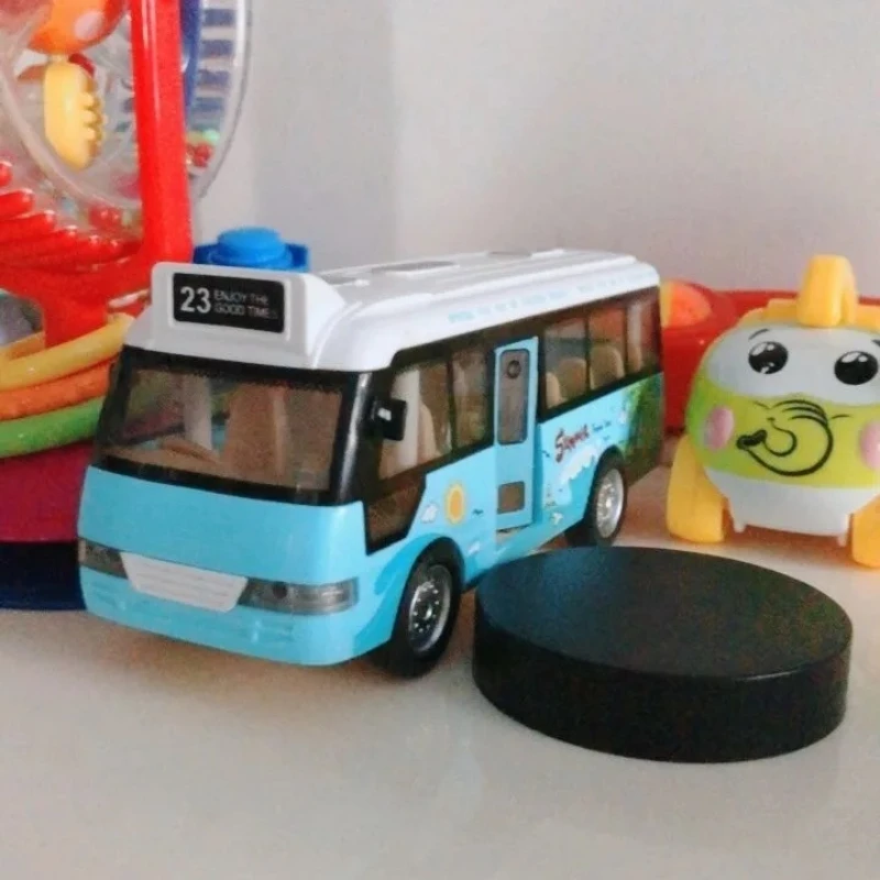 لعبة سبيكة متوهجة موسيقية حافلة مدينة حافلة نموذج صديقة للبيئة محرك الاحتكاك تشجع التفاعل لعبة المهارات الحركية للأعمار من 3 إلى 6 سنوات