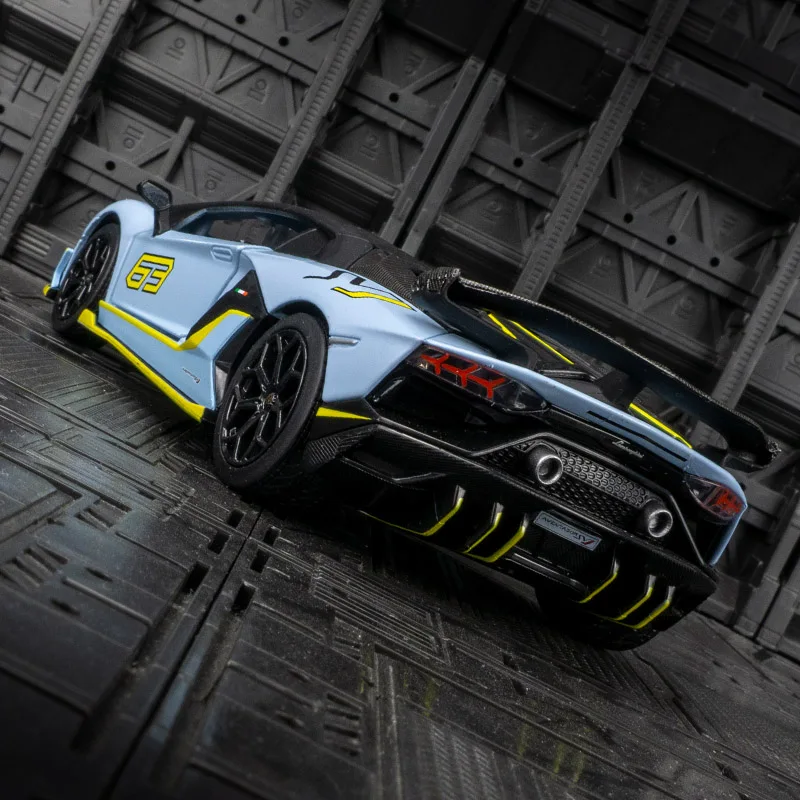 

CCA 1/24 Lamborghini Aventador SVJ 63, модель гоночного автомобиля из сплава с богатыми деталями, тонкая работа, можно открыть двери автомобиля.