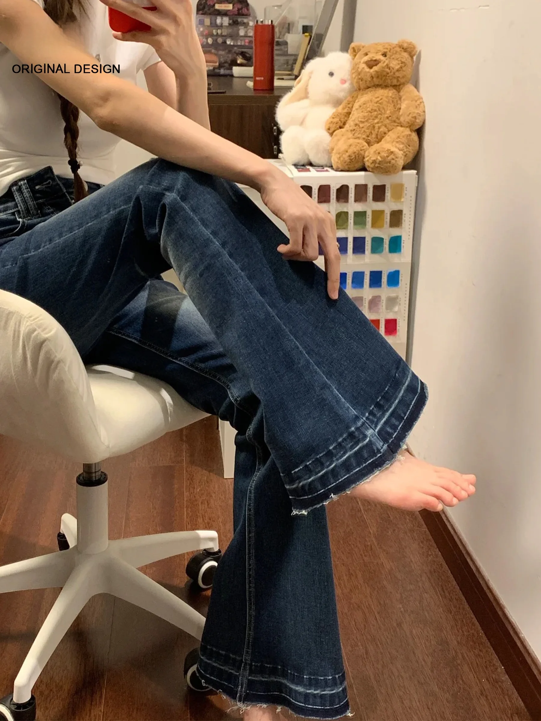 

Ретро-синие джинсы-клеш с эффектом потертости и молниевидным узором, женские, новинка 2026 года, утягивающие, с высокой талией, повседневные, весенний сезон