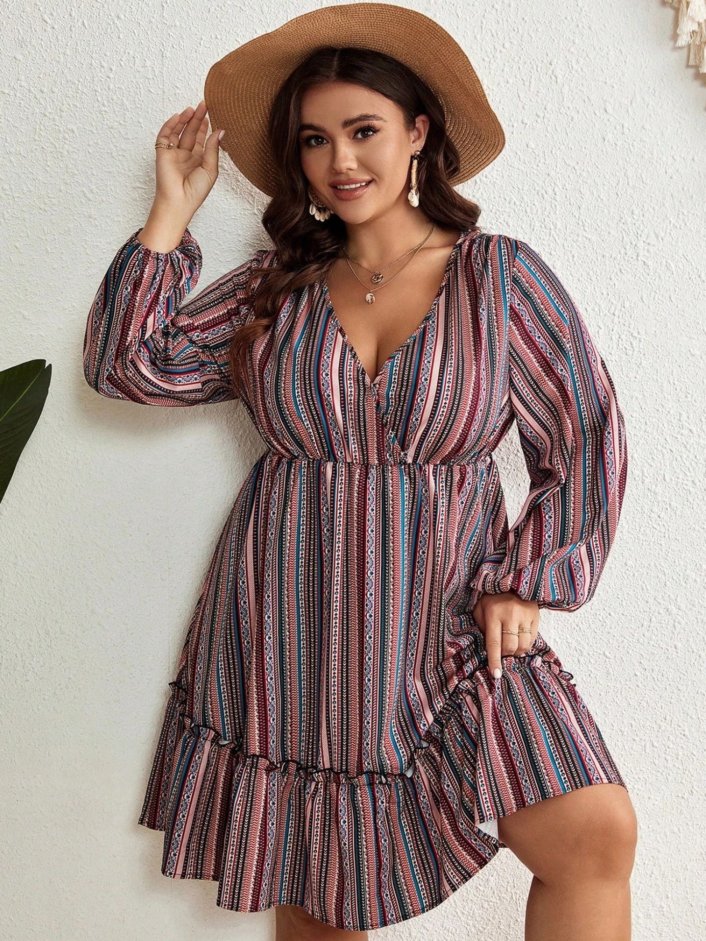 

Женское платье больших размеров с цветными полосками; глубокий V-образный вырез, длинные рукава, модное платье миди.