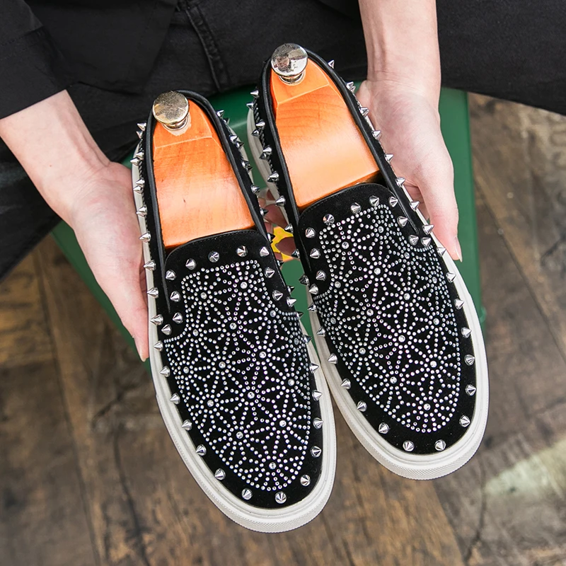 Loafers Shoes Men Suede Flat Bottom Comfortable Breathable Youth Personality Nightclub Sequins Rivet Trendy Casual Shoes