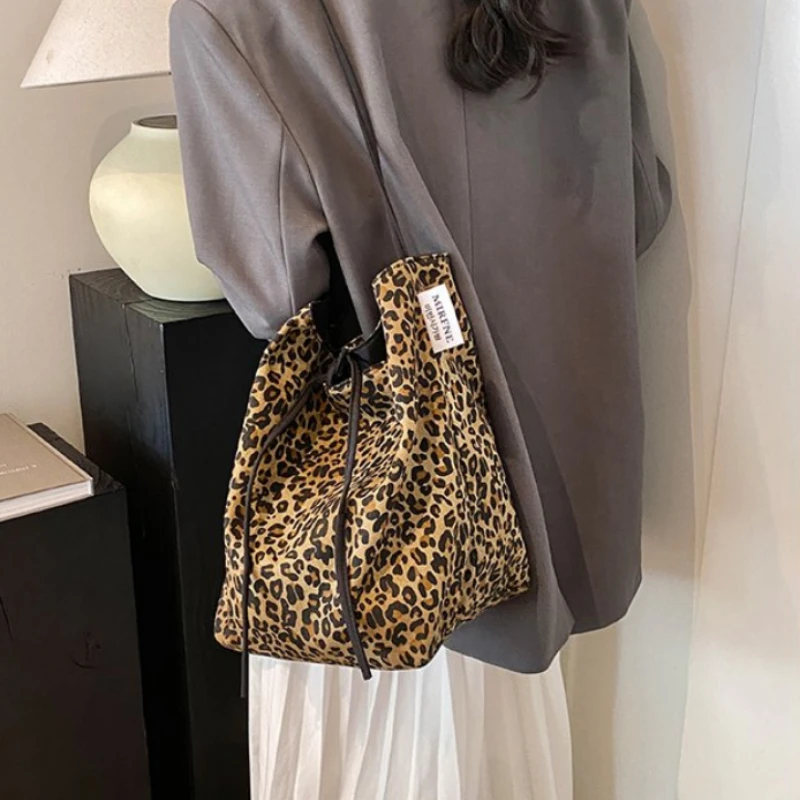 Fashion Simplicity Nylon Leopard Print Design Women‘s Shoulder Bags 2024 High Quality Versatile Reversible Back Ladies Handbags