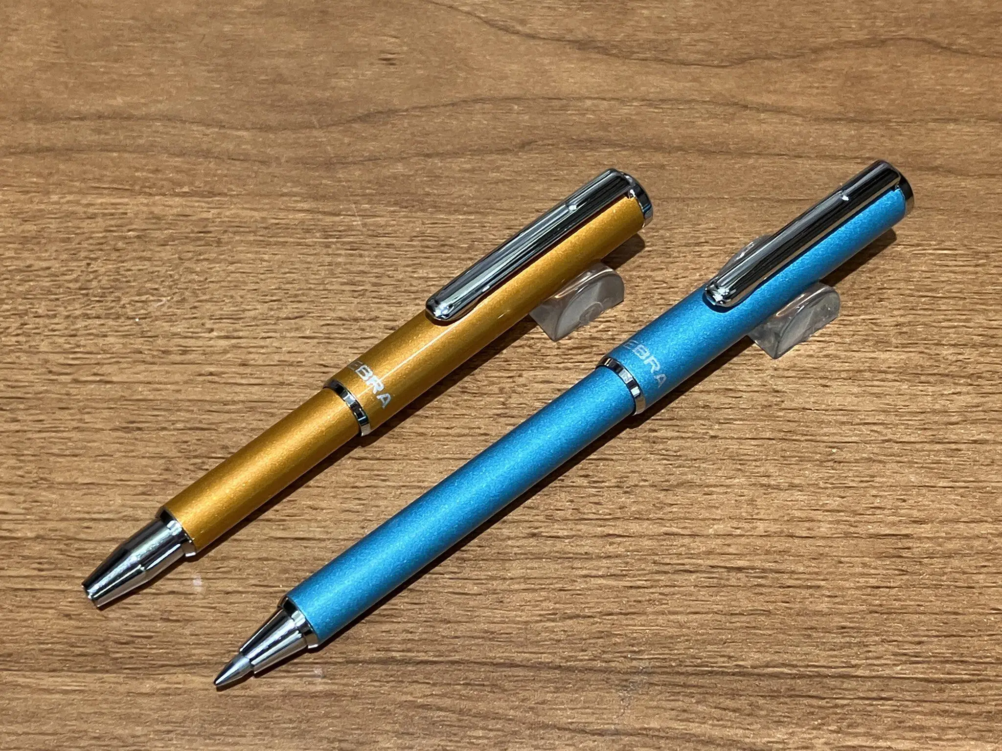 Zebra SL F1 mini N Teleskop-Kugelschreiber 0,7 mm Spitze Vollständig einziehbar Ohne Kappe Clean All-in-One 4C&0,7 Nachfüllmine Taschenformat Tintenschreiber Schwarz – Detail 12
