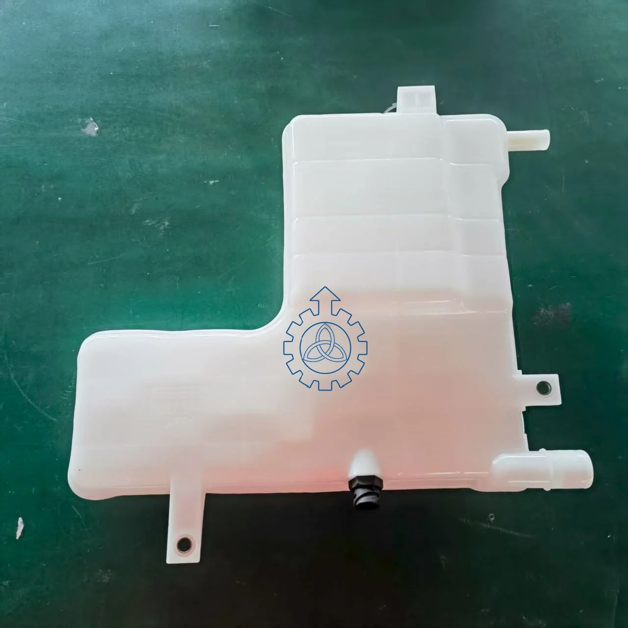 Expansion Tank for Renaul Trucks Kerax/Magnum DXI Engine Coolant Reservoir 7422066749 5010514270 7422066749 5010514270