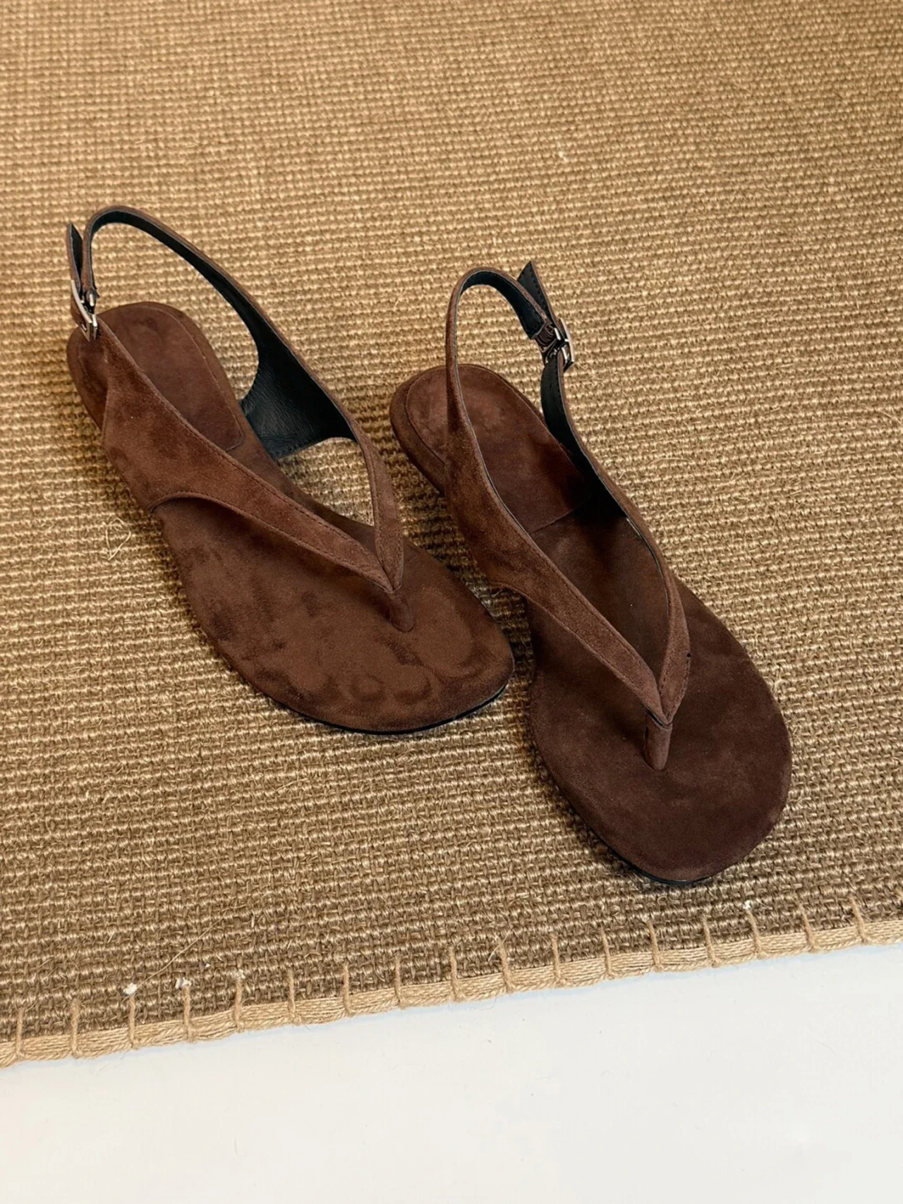Zehensteg-Sandalen für Damen, Absatzschuhe, modische Freizeitpantoletten, Strand-Flip-Flops, elegante Designer-Slides für Frauen – Detail 2