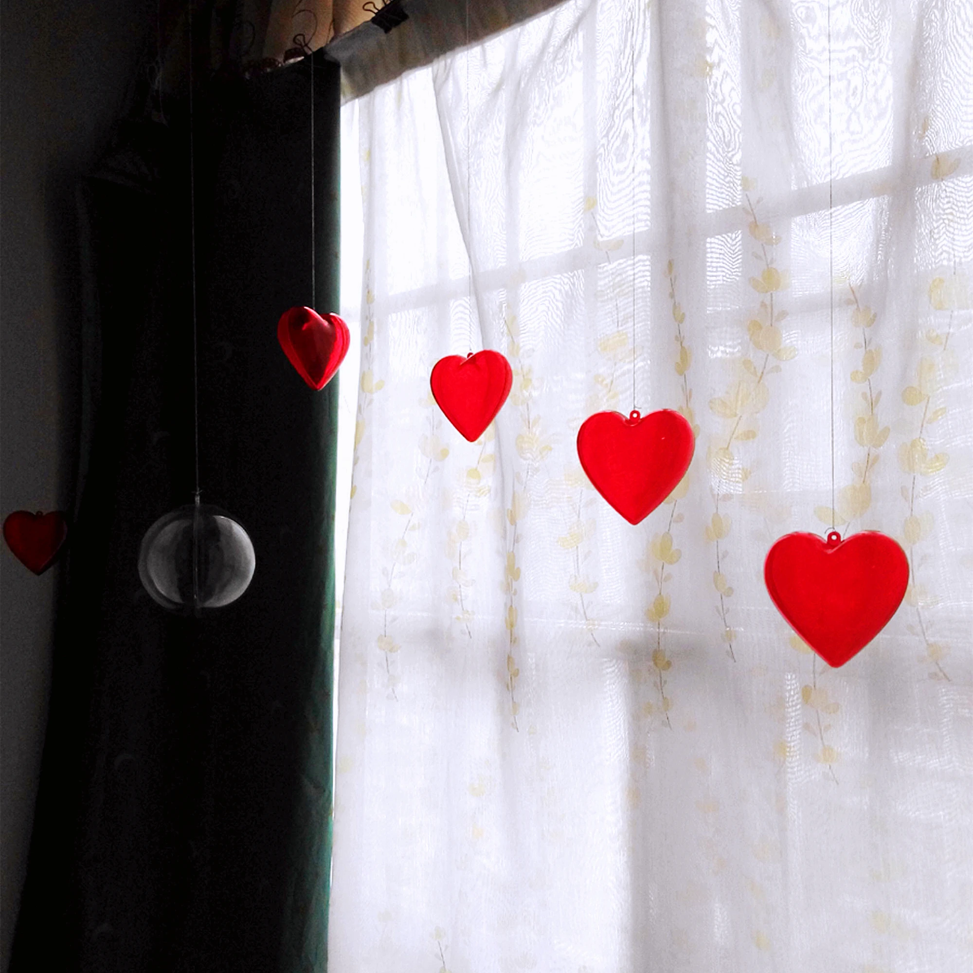 

Red heart pendant holiday celebration pendant ornaments.Diameter from 6cm, 8cm, 10cm. For Christmas, Wedding, Valen day