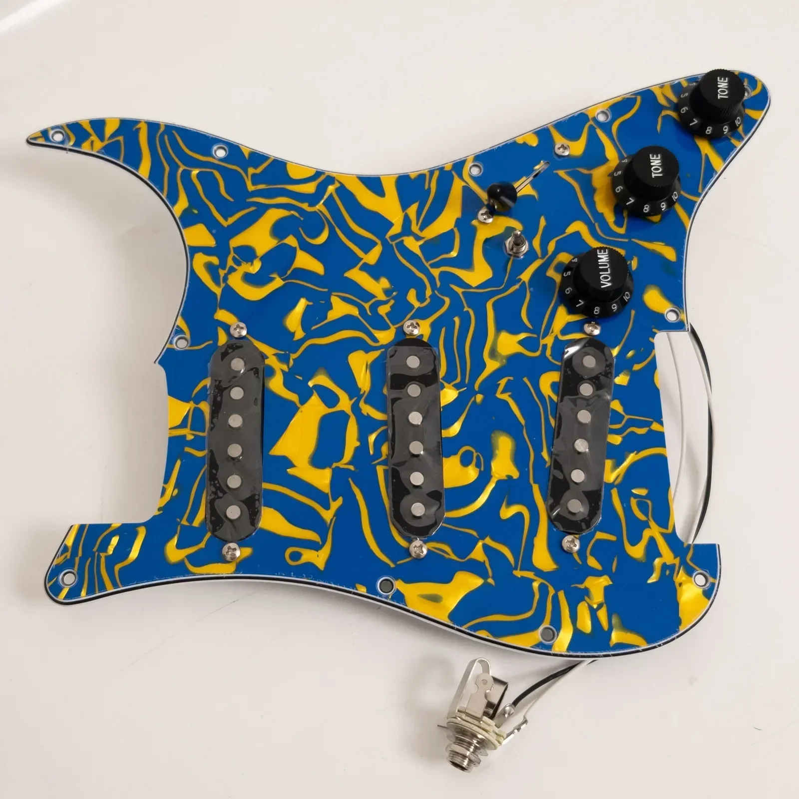 

Yumiya SSS Prewired Loaded Pickguard Set with Alnico 5 Single Coil Pickups for ST Style Electric Guitar Volume & Tone Control