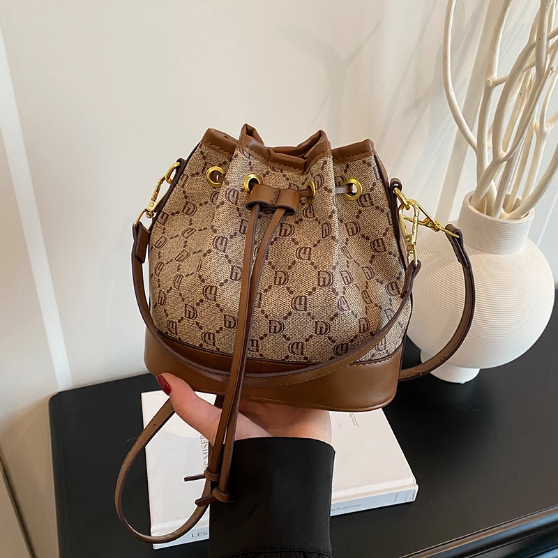 

Fashionable Women's Crossbody Bag, Leather Messenger Bag For Casual, Shoulder Handbag By Famous Designer