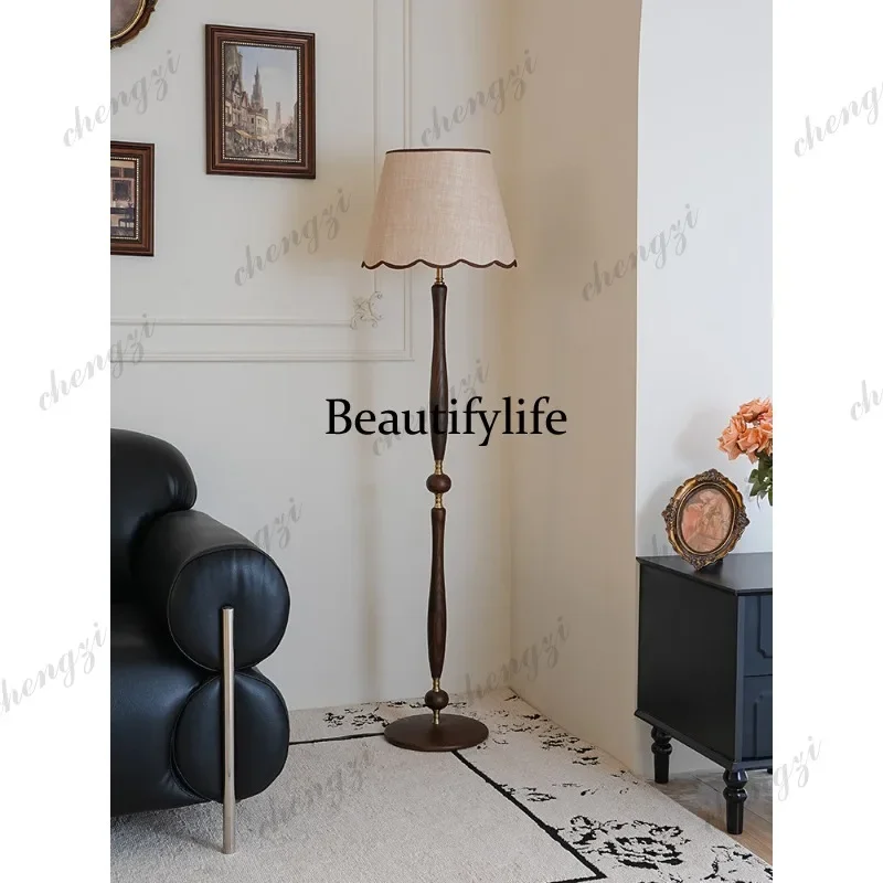 HR French retro floor lamp, high-end American bedroom next to the sofa in the living room, medieval vertical bedside