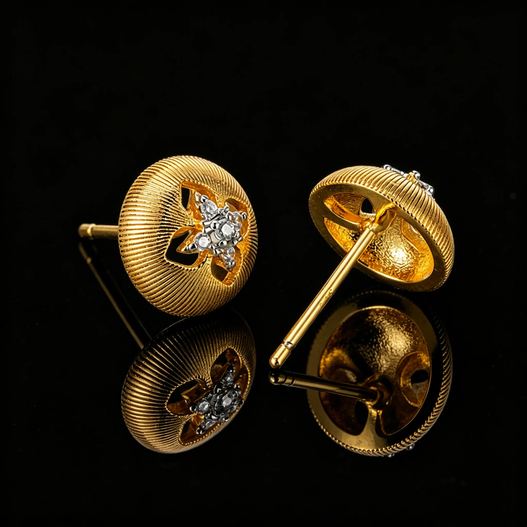 Vintage Glücksklee-Ohrstecker aus Gold, S925 Sterlingsilber Gebürsteter Schmuck – Detail 4