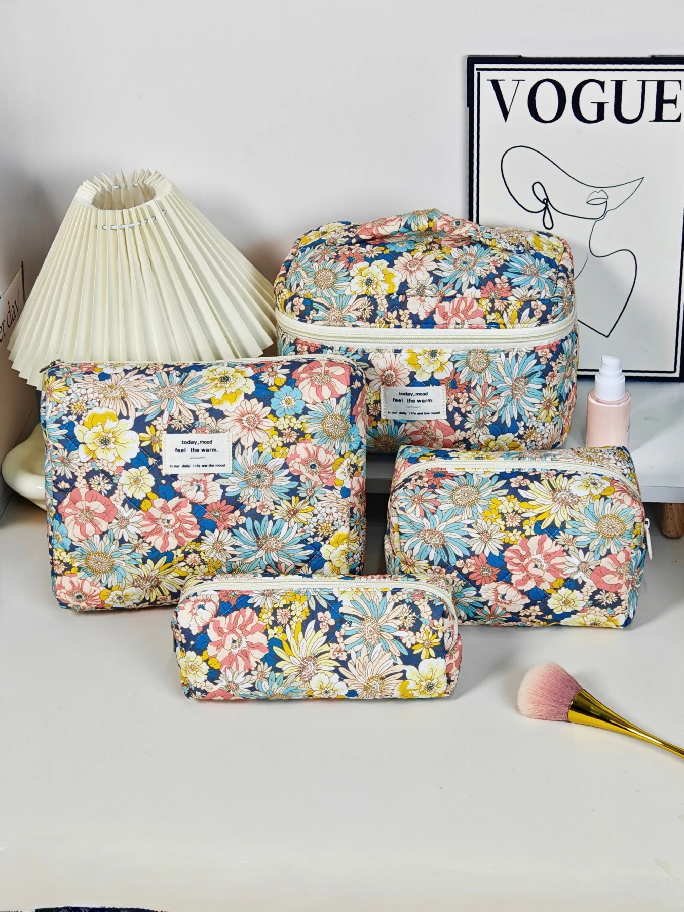 Ladies' vanity table makeup bag with exquisite patterns, Mother's Day gift, travel light and multi-functional storage bag