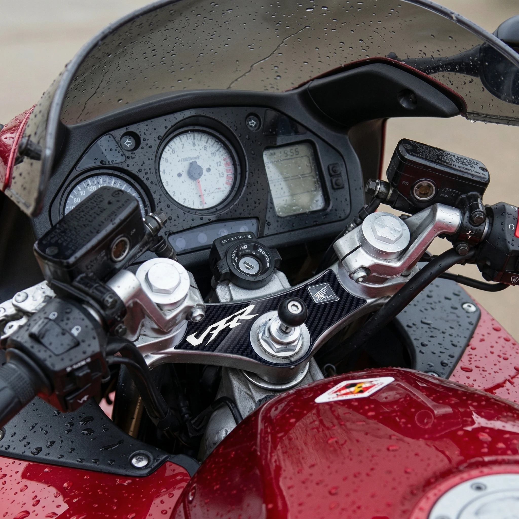 3D Resin Carbon-look Upper Triple Yoke Defender for Honda VFR800 Up To 2001