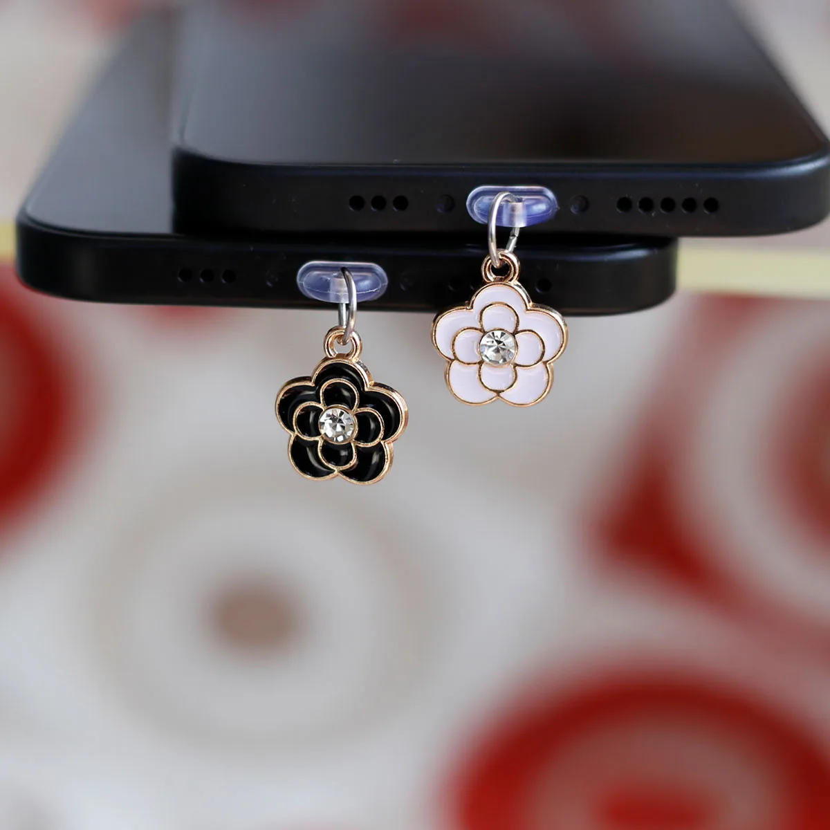 

Mobile Phone Dust Plug Hanging Pendant Beautiful Rhinestone Camellia Accessories Decoration For Iphone Type-C Port Lanyard