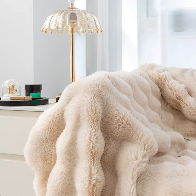 Imitation Rabbit Fur Plush Blanket Winter Warmth Comfortable Blankets Bed Luxury Warm Sofa Cover Throw Blanket and Pillowcase